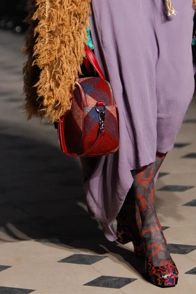 Look 16
